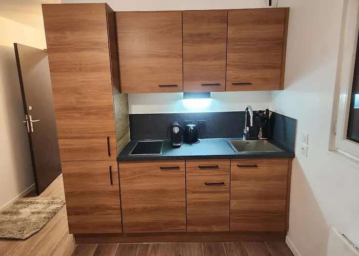 Daire Aux Pieds Avec Parking Couvert *