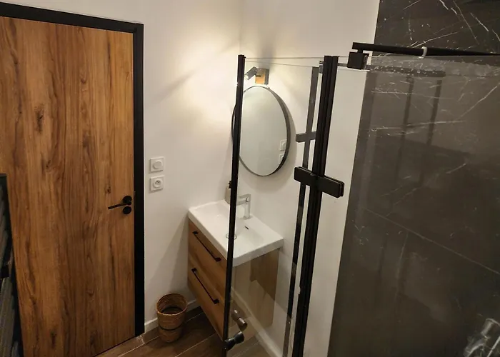 Aux Pieds Avec Parking Couvert Daire